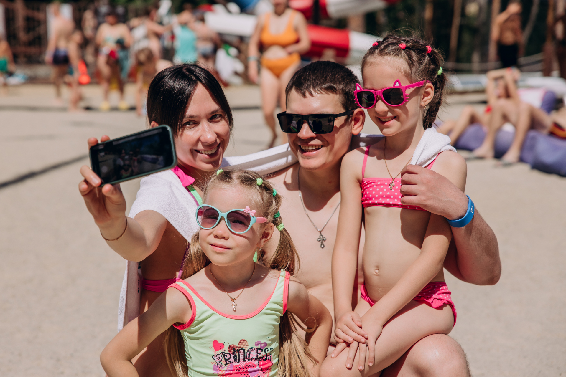 Пляж с бассейном - Изображение